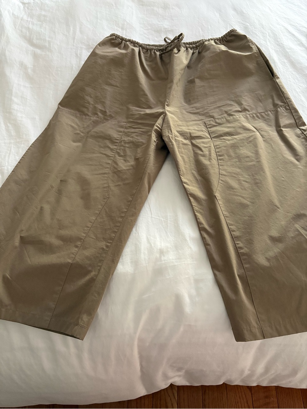 LESET Womenβs Wide-Leg Kyoto Carpentwr Drawstring pants in Olive-Tan size XL